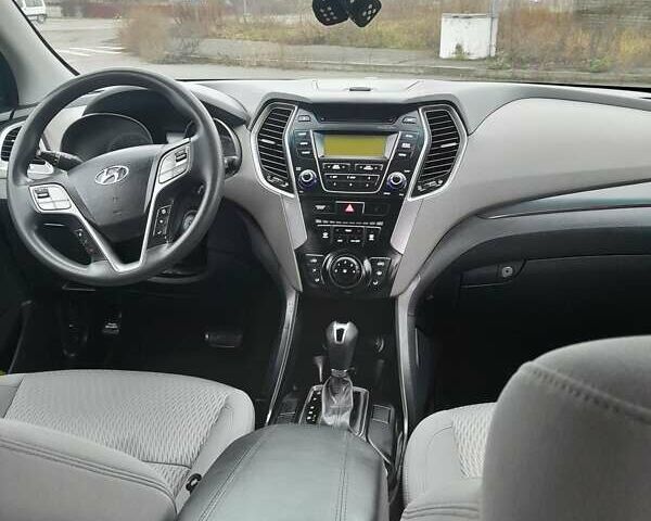 Серый Хендай Санта Фе, объемом двигателя 2.36 л и пробегом 285 тыс. км за 12700 $, фото 9 на Automoto.ua