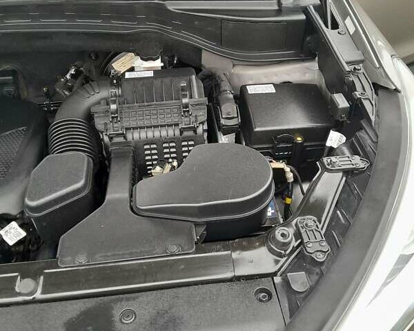 Серый Хендай Санта Фе, объемом двигателя 2.36 л и пробегом 285 тыс. км за 12700 $, фото 22 на Automoto.ua