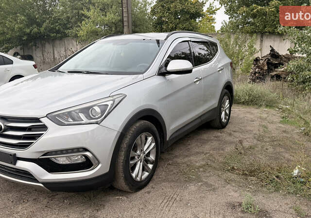 Серый Хендай Санта Фе, объемом двигателя 2 л и пробегом 126 тыс. км за 19000 $, фото 2 на Automoto.ua
