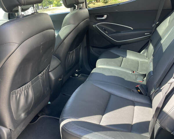 Серый Хендай Санта Фе, объемом двигателя 2.2 л и пробегом 150 тыс. км за 19200 $, фото 6 на Automoto.ua