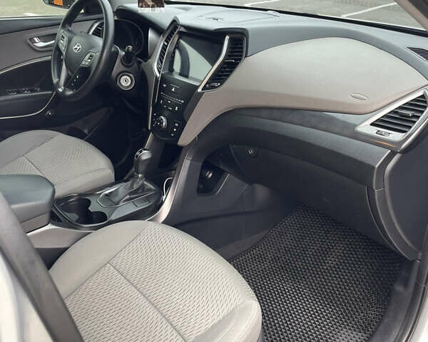 Серый Хендай Санта Фе, объемом двигателя 2.36 л и пробегом 183 тыс. км за 13800 $, фото 23 на Automoto.ua