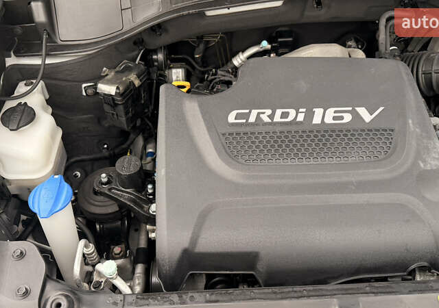 Серый Хендай Санта Фе, объемом двигателя 2 л и пробегом 126 тыс. км за 19000 $, фото 28 на Automoto.ua