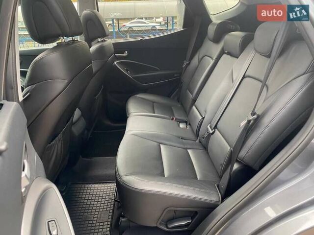 Серый Хендай Санта Фе, объемом двигателя 2.2 л и пробегом 141 тыс. км за 19900 $, фото 12 на Automoto.ua