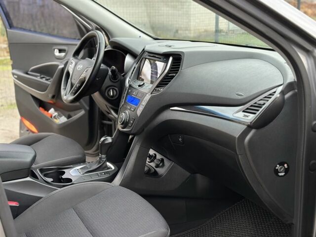 Серый Хендай Санта Фе, объемом двигателя 2.4 л и пробегом 147 тыс. км за 17399 $, фото 10 на Automoto.ua