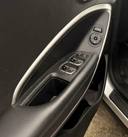 Серый Хендай Санта Фе, объемом двигателя 2 л и пробегом 126 тыс. км за 19000 $, фото 20 на Automoto.ua