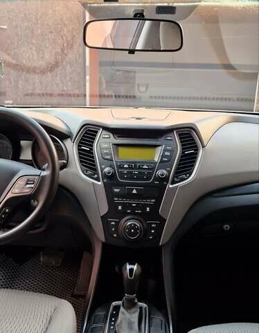 Серый Хендай Санта Фе, объемом двигателя 2.36 л и пробегом 145 тыс. км за 14200 $, фото 5 на Automoto.ua