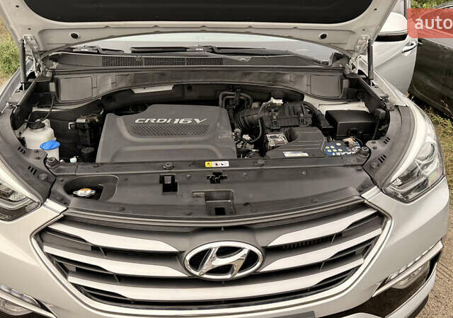 Серый Хендай Санта Фе, объемом двигателя 2 л и пробегом 126 тыс. км за 19000 $, фото 26 на Automoto.ua