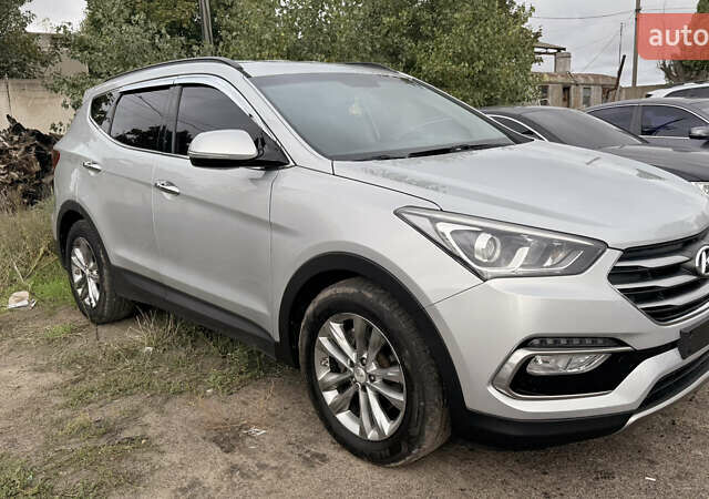 Серый Хендай Санта Фе, объемом двигателя 2 л и пробегом 126 тыс. км за 19000 $, фото 9 на Automoto.ua