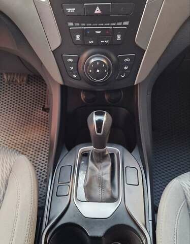 Серый Хендай Санта Фе, объемом двигателя 2.36 л и пробегом 145 тыс. км за 14200 $, фото 9 на Automoto.ua