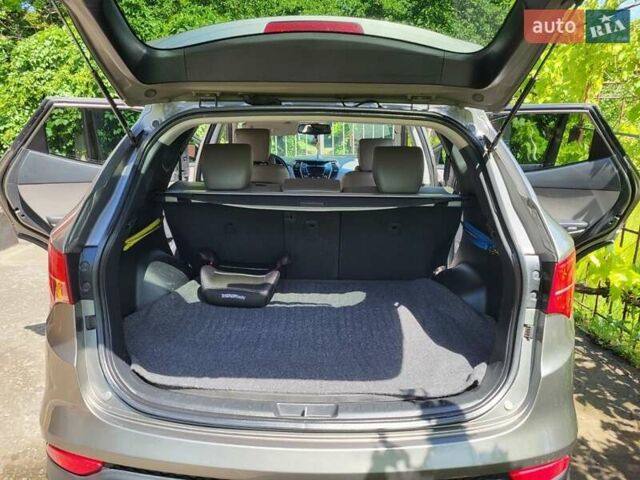 Хендай Санта Фе 2015 в Кривом Роге на Automoto.ua Серый Хендай Санта Фе, объемом двигателя 2.4 л и пробегом 192 тыс. км за 15650 $, фото 4 на Automoto.ua