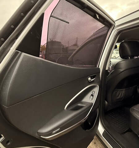 Серый Хендай Санта Фе, объемом двигателя 2 л и пробегом 126 тыс. км за 19000 $, фото 17 на Automoto.ua