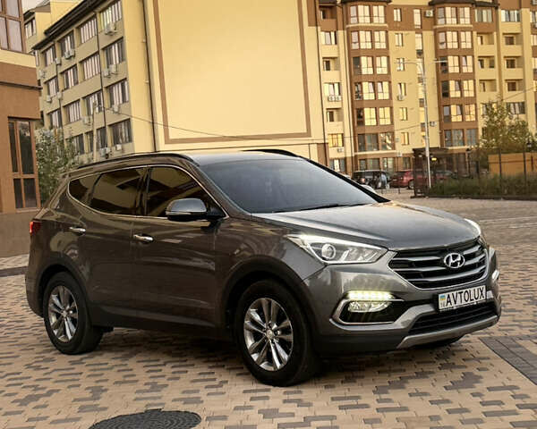 Серый Хендай Санта Фе, объемом двигателя 2 л и пробегом 207 тыс. км за 18500 $, фото 1 на Automoto.ua