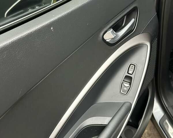 Серый Хендай Санта Фе, объемом двигателя 2.2 л и пробегом 179 тыс. км за 21500 $, фото 21 на Automoto.ua