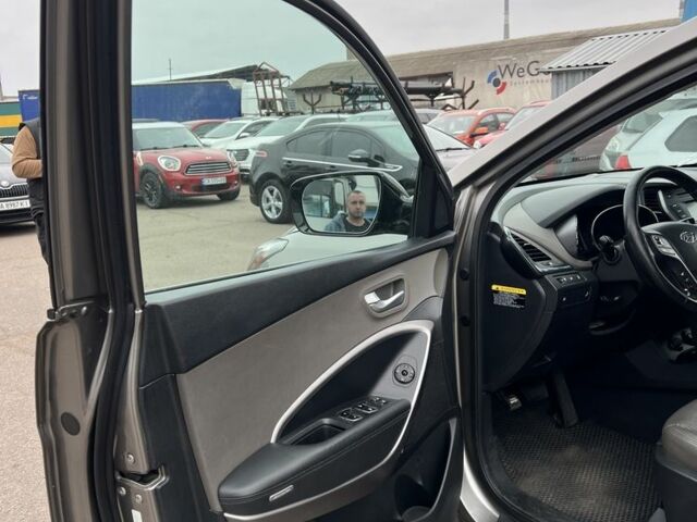 Серый Хендай Санта Фе, объемом двигателя 2.4 л и пробегом 156 тыс. км за 13800 $, фото 5 на Automoto.ua