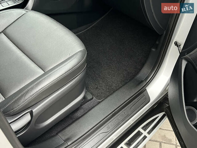 Серый Хендай Санта Фе, объемом двигателя 2 л и пробегом 194 тыс. км за 17900 $, фото 31 на Automoto.ua