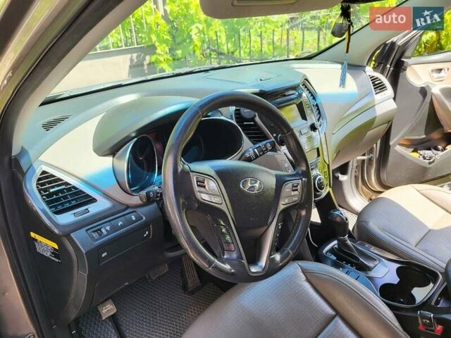 Хендай Санта Фе 2015 в Кривом Роге на Automoto.ua Серый Хендай Санта Фе, объемом двигателя 2.4 л и пробегом 192 тыс. км за 15650 $, фото 7 на Automoto.ua