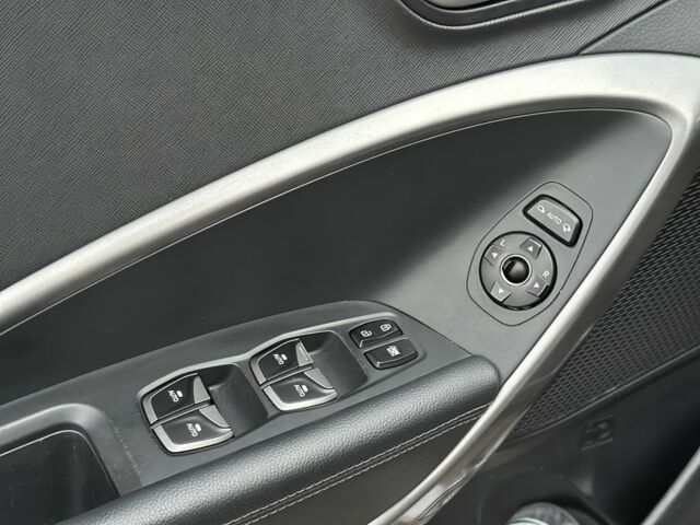 Серый Хендай Санта Фе, объемом двигателя 2.4 л и пробегом 147 тыс. км за 17399 $, фото 18 на Automoto.ua