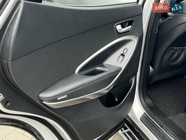 Серый Хендай Санта Фе, объемом двигателя 2 л и пробегом 194 тыс. км за 17900 $, фото 24 на Automoto.ua