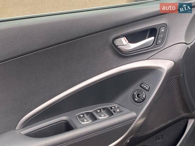 Серый Хендай Санта Фе, объемом двигателя 2.2 л и пробегом 141 тыс. км за 19900 $, фото 15 на Automoto.ua