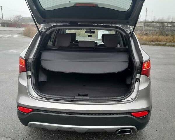 Серый Хендай Санта Фе, объемом двигателя 2.36 л и пробегом 285 тыс. км за 12700 $, фото 7 на Automoto.ua