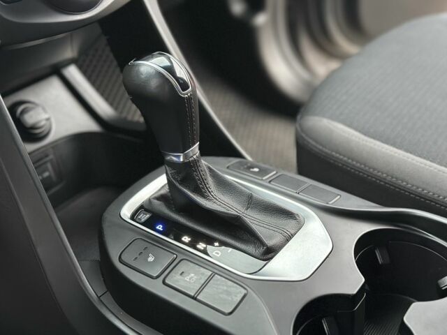 Серый Хендай Санта Фе, объемом двигателя 2.4 л и пробегом 147 тыс. км за 17399 $, фото 15 на Automoto.ua