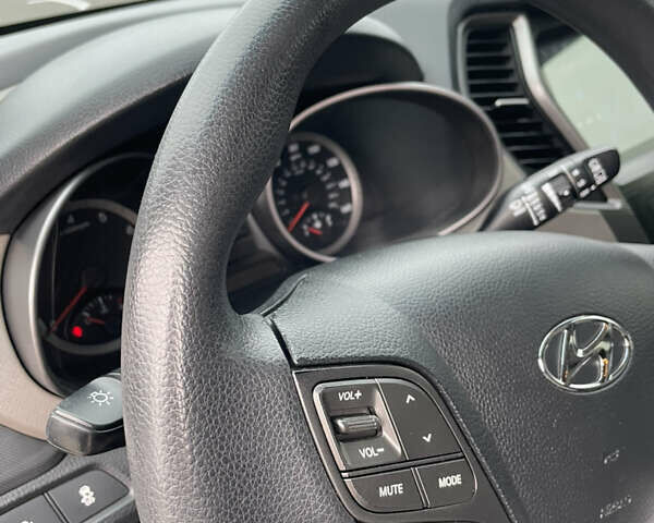 Серый Хендай Санта Фе, объемом двигателя 2.36 л и пробегом 183 тыс. км за 13800 $, фото 54 на Automoto.ua