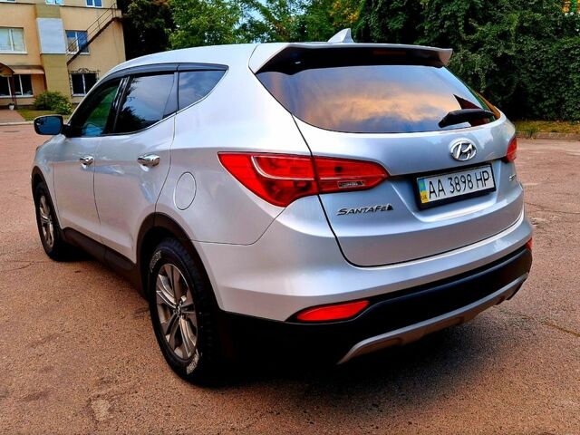 Серый Хендай Санта Фе, объемом двигателя 2.4 л и пробегом 200 тыс. км за 14000 $, фото 3 на Automoto.ua