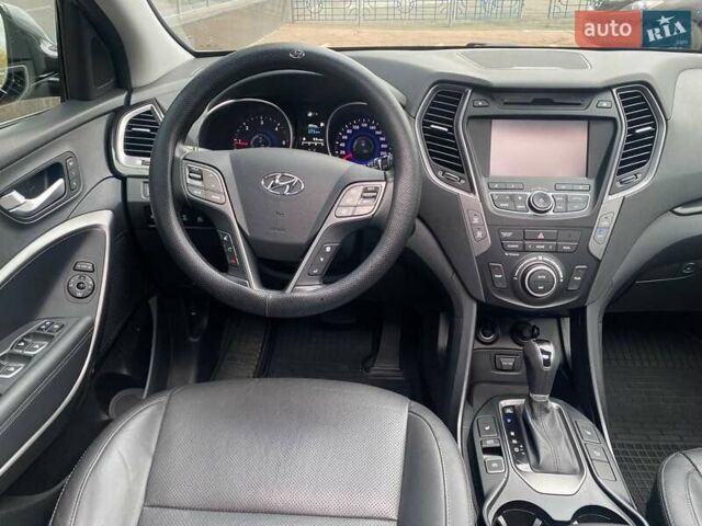 Серый Хендай Санта Фе, объемом двигателя 2.2 л и пробегом 141 тыс. км за 19900 $, фото 19 на Automoto.ua