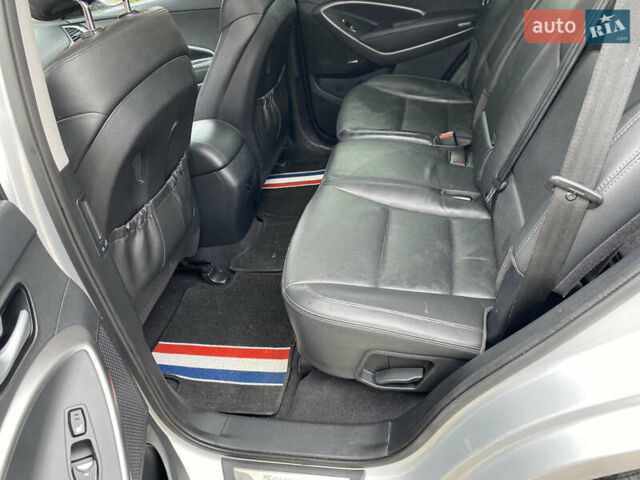 Серый Хендай Санта Фе, объемом двигателя 2 л и пробегом 153 тыс. км за 17500 $, фото 4 на Automoto.ua