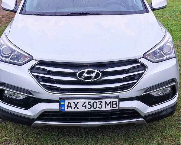 Серый Хендай Санта Фе, объемом двигателя 2.4 л и пробегом 110 тыс. км за 15500 $, фото 1 на Automoto.ua