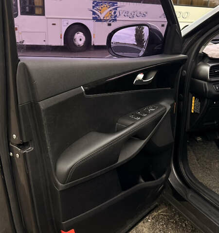 Серый Хендай Санта Фе, объемом двигателя 2 л и пробегом 126 тыс. км за 19000 $, фото 5 на Automoto.ua