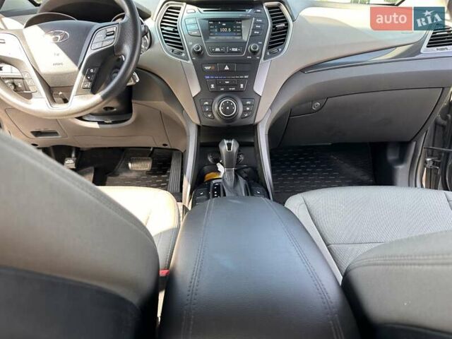 Сірий Хендай Санта Фе, об'ємом двигуна 2.4 л та пробігом 117 тис. км за 17950 $, фото 10 на Automoto.ua