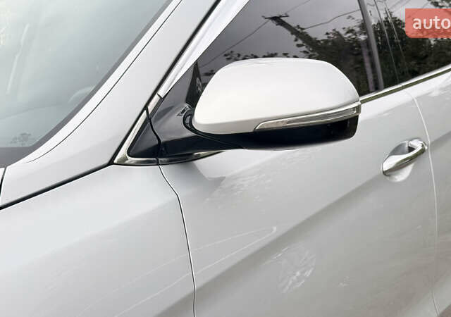 Серый Хендай Санта Фе, объемом двигателя 2 л и пробегом 126 тыс. км за 19000 $, фото 7 на Automoto.ua