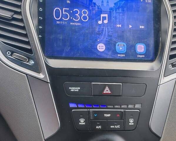 Серый Хендай Санта Фе, объемом двигателя 2.4 л и пробегом 110 тыс. км за 15500 $, фото 10 на Automoto.ua