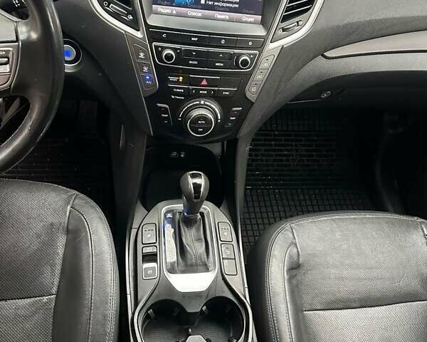 Серый Хендай Санта Фе, объемом двигателя 2.2 л и пробегом 179 тыс. км за 21500 $, фото 22 на Automoto.ua