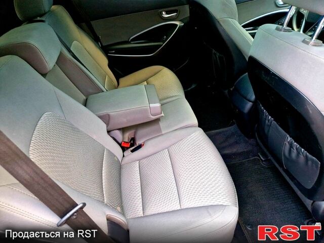 Серый Хендай Санта Фе, объемом двигателя 2.4 л и пробегом 200 тыс. км за 14000 $, фото 7 на Automoto.ua