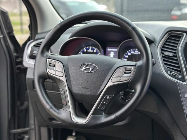 Серый Хендай Санта Фе, объемом двигателя 2.4 л и пробегом 147 тыс. км за 17399 $, фото 13 на Automoto.ua