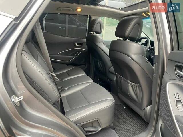 Серый Хендай Санта Фе, объемом двигателя 2.2 л и пробегом 141 тыс. км за 19900 $, фото 13 на Automoto.ua