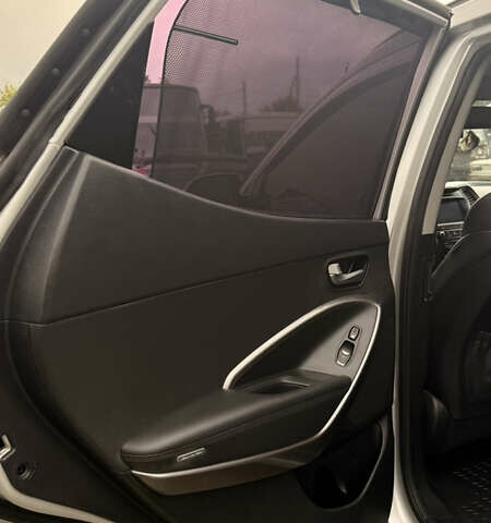 Серый Хендай Санта Фе, объемом двигателя 2 л и пробегом 126 тыс. км за 19000 $, фото 18 на Automoto.ua