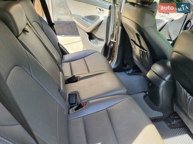 Хендай Санта Фе 2015 в Кривом Роге на Automoto.ua Серый Хендай Санта Фе, объемом двигателя 2.4 л и пробегом 192 тыс. км за 15650 $, фото 5 на Automoto.ua