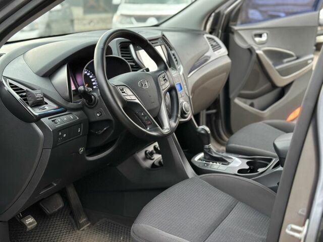 Серый Хендай Санта Фе, объемом двигателя 2.4 л и пробегом 147 тыс. км за 17399 $, фото 6 на Automoto.ua