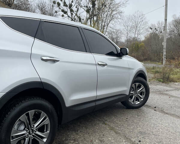 Серый Хендай Санта Фе, объемом двигателя 2.36 л и пробегом 183 тыс. км за 13800 $, фото 9 на Automoto.ua