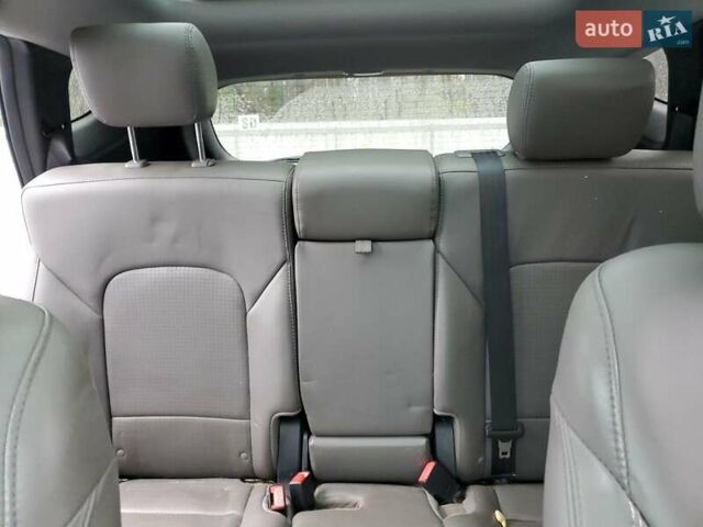 Серый Хендай Санта Фе, объемом двигателя 2.36 л и пробегом 150 тыс. км за 2200 $, фото 9 на Automoto.ua
