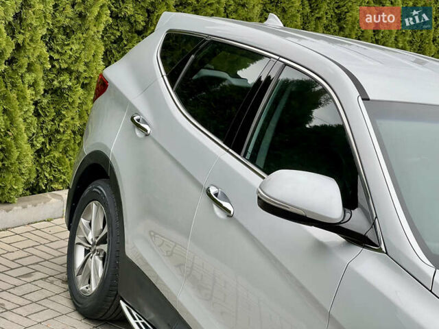 Серый Хендай Санта Фе, объемом двигателя 2 л и пробегом 194 тыс. км за 17900 $, фото 8 на Automoto.ua