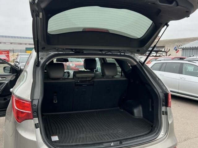 Серый Хендай Санта Фе, объемом двигателя 2.4 л и пробегом 156 тыс. км за 13800 $, фото 9 на Automoto.ua