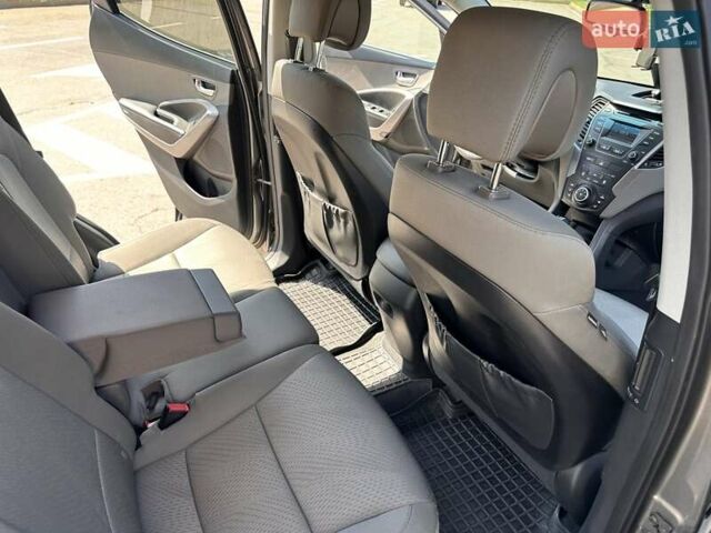 Сірий Хендай Санта Фе, об'ємом двигуна 2.4 л та пробігом 117 тис. км за 17950 $, фото 12 на Automoto.ua