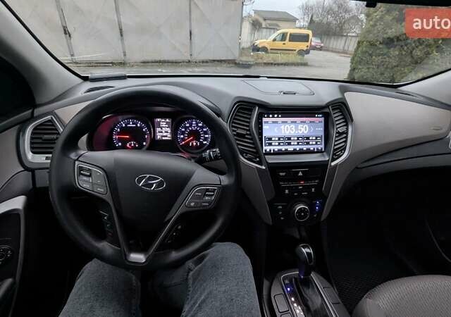 Серый Хендай Санта Фе, объемом двигателя 2.36 л и пробегом 155 тыс. км за 13300 $, фото 1 на Automoto.ua