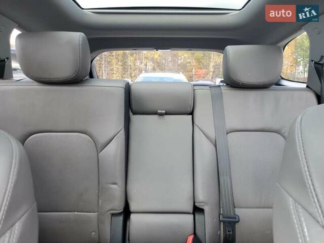 Серый Хендай Санта Фе, объемом двигателя 3.3 л и пробегом 168 тыс. км за 2200 $, фото 9 на Automoto.ua