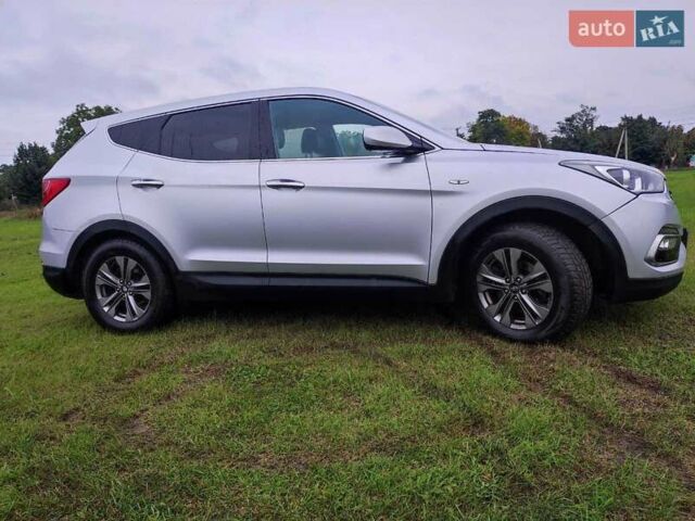 Серый Хендай Санта Фе, объемом двигателя 2.4 л и пробегом 110 тыс. км за 15500 $, фото 8 на Automoto.ua