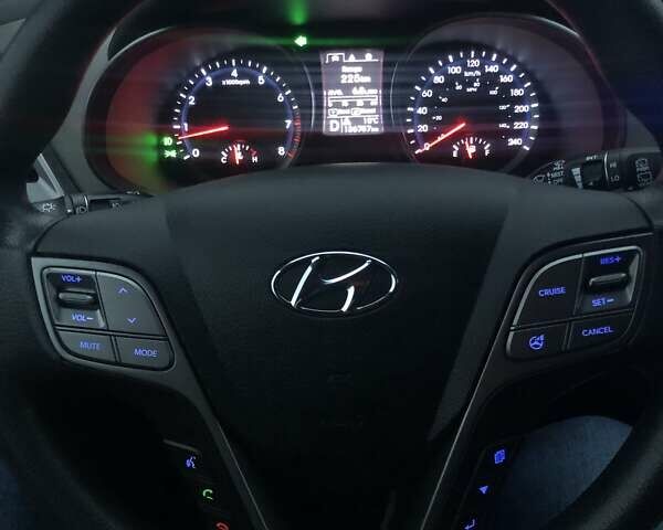 Серый Хендай Санта Фе, объемом двигателя 2.4 л и пробегом 191 тыс. км за 15000 $, фото 12 на Automoto.ua